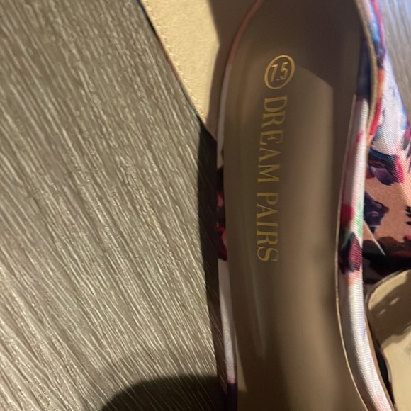 Dream Pairs floral heels - Picture 4 of 6